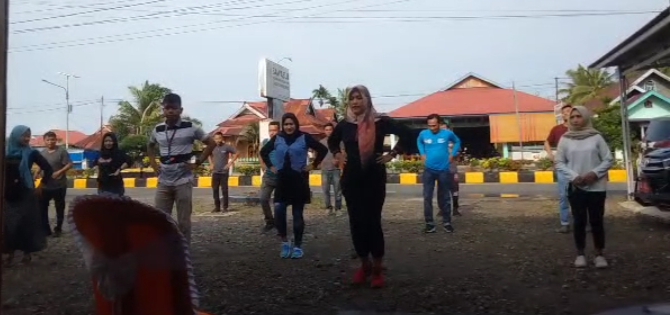 Meningkatkan Imun Tubuh, Bawaslu Mukomuko Gelar Senam pagi.