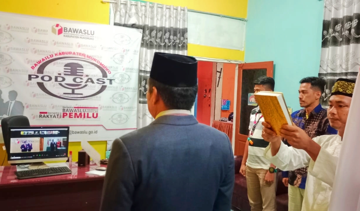 Rahmat Bagja lakukan Pelantikan Pengganti  Antar Waktu (PAW) Anggota Bawaslu Kabupaten Mukomuko Sisa Masa Jabatan 2018-2023