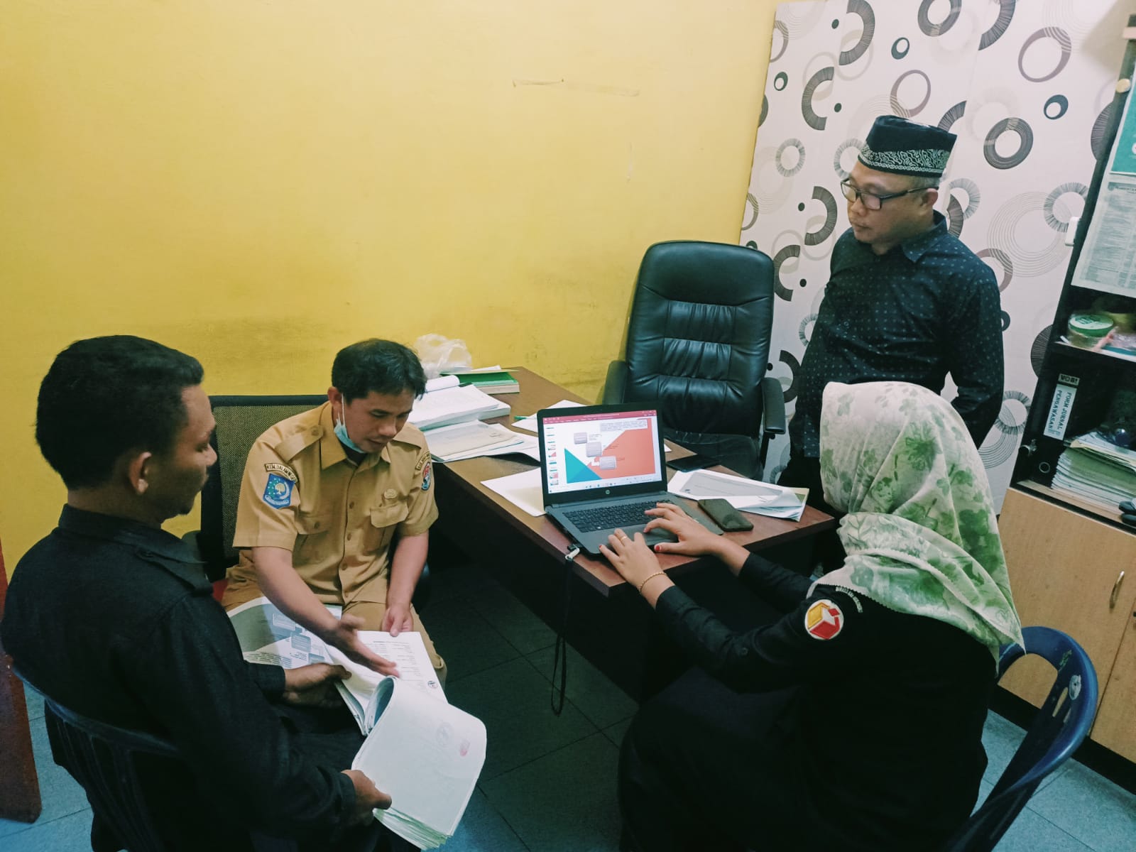 Koordiv HPPS Bawaslu Mukomuko gelar diskusi Penyelesaian Sengketa bersama staf dan jajaran Divisi HPPS