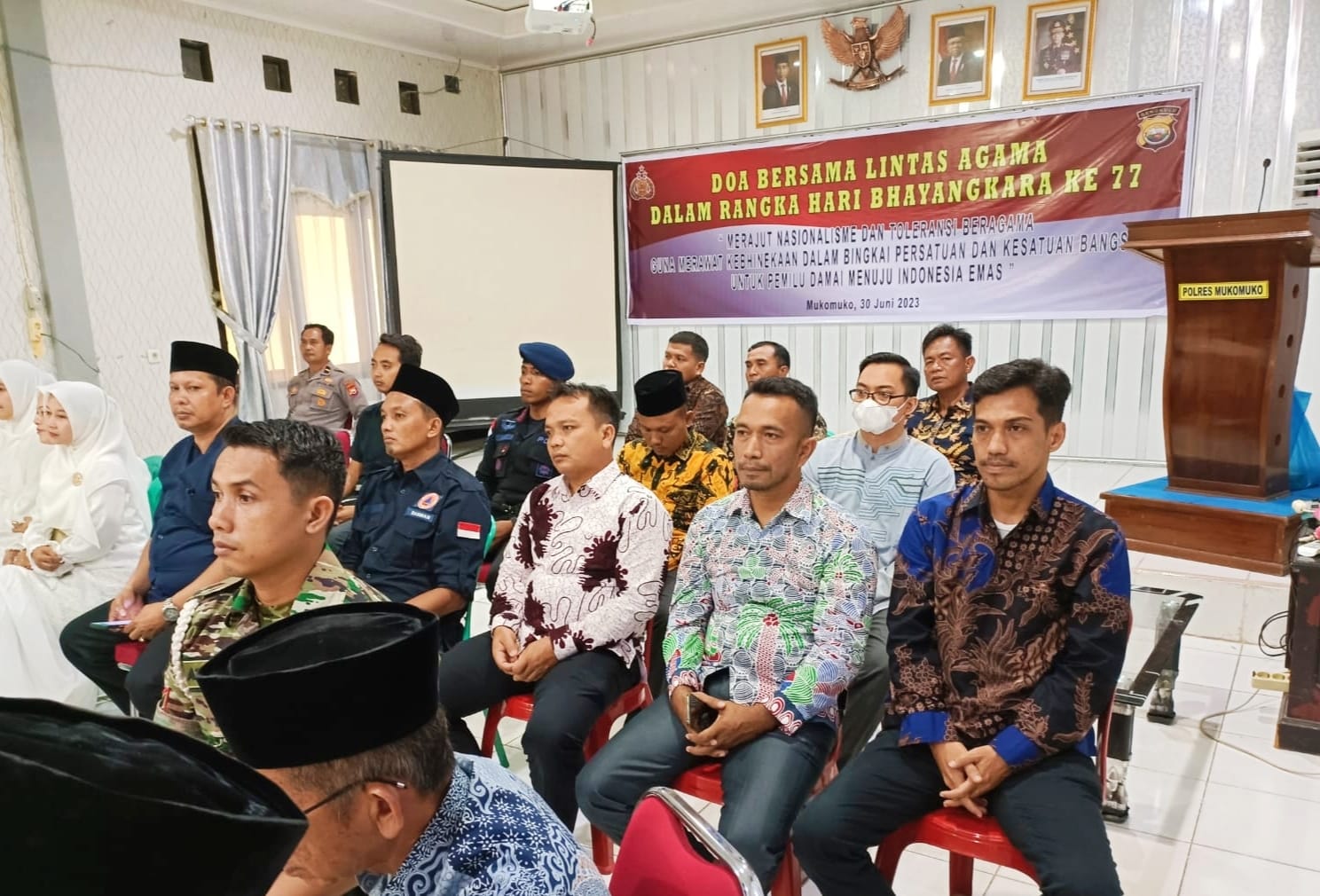 Bawaslu Kabupaten Mukomuko Hadiri Doa bersama Lintas Agama dalam Rangka Hari Bhayangkara Ke- 77.